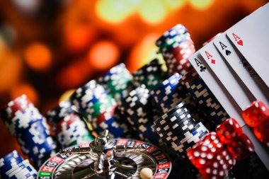 Mobile interface showing Shio Table live game and payment options
